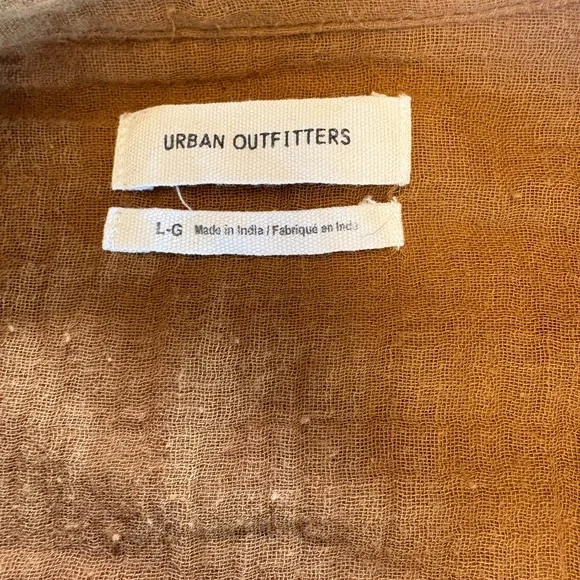 Urban Outfitters 100% Cotton Gauzy Button Down Oversized, Soft, size Large - Picture 2 of 5